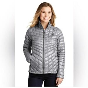 The North Face ThermoBall Trekker Jacket in Mid Grey Silver Outdoor Puffer Small